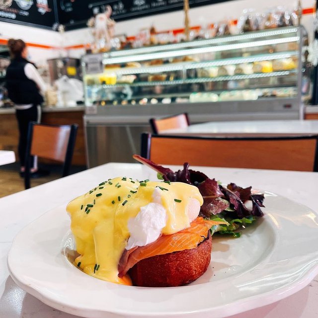 Starting this Sunday off right means that! #brunchtime #eggsbenedict #pitchounbeverly https://t.co/7o5DPGXu5E