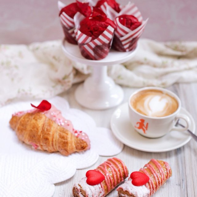 All we need is love and a yummy breakfast :-). https://t.co/Tx2LdX8jz7