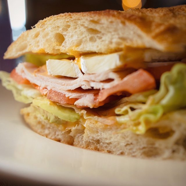 Imagine that first bite...  #dtla #sandwich #pitchounbakery https://t.co/Xc0Lcvmw49