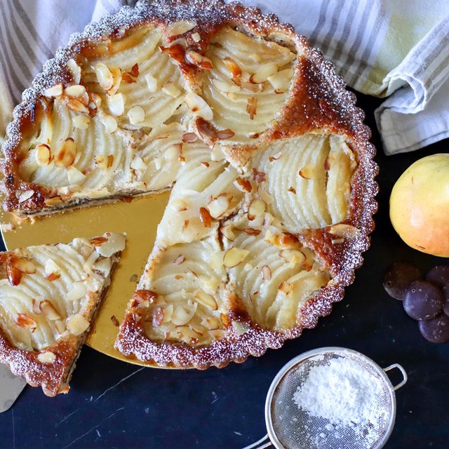 There's no better combination that pear and chocolate... enjoy this Special tart for the last days of winter! https://t.co/aBnMQT5esU