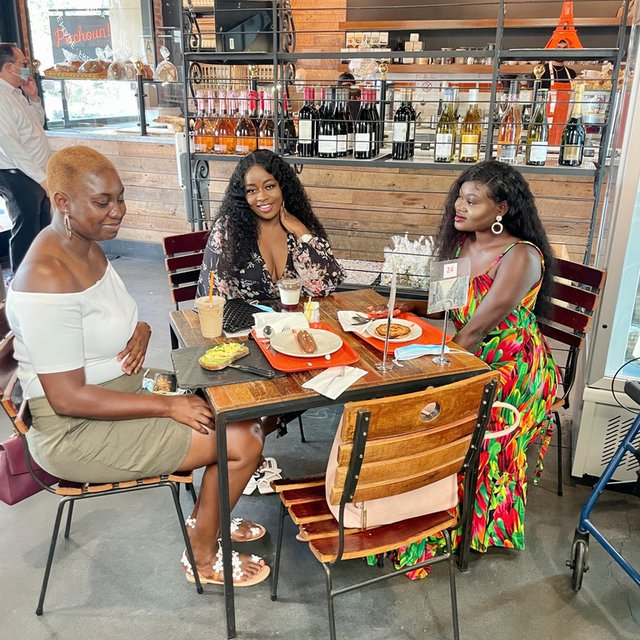 #Happiness is a #yummy and leisurely #breakfast with friends. https://t.co/UqYj5Vaq60