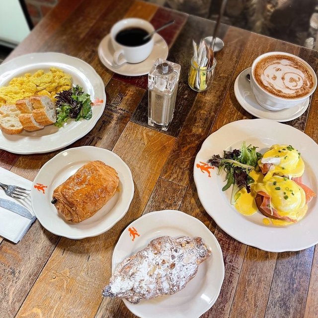 Brunchin' hard! https://t.co/D5B50bnB5q