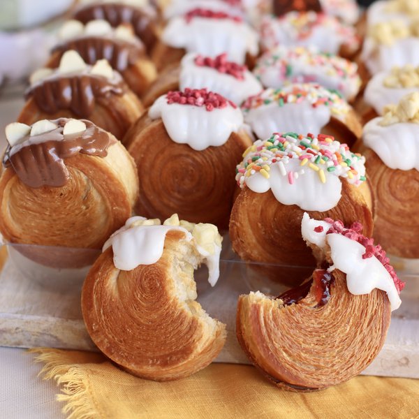 Petites viral croissants