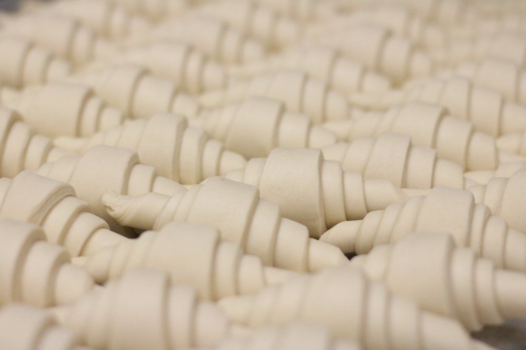 croissants raw