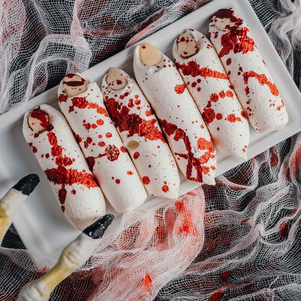 Finger meringues Halloween