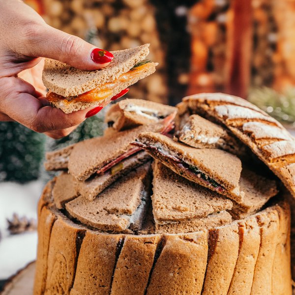 HolidaySurpriseBreadParty2